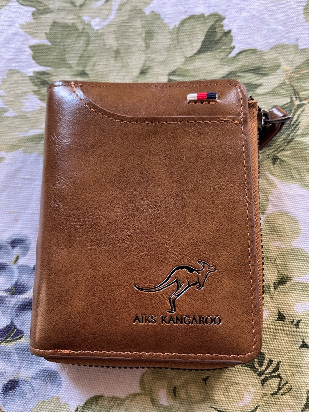 AIKS kangaroo, soft leather wallet with zipper closure